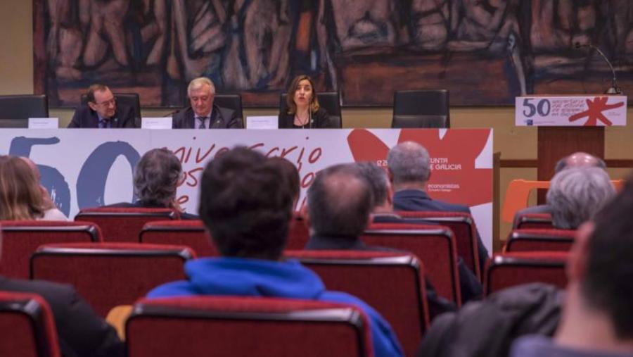 O reitor, acompañado da decana e do secretario xeral de Universidades, inaugurou o encontro. Foto: Pedro Casal