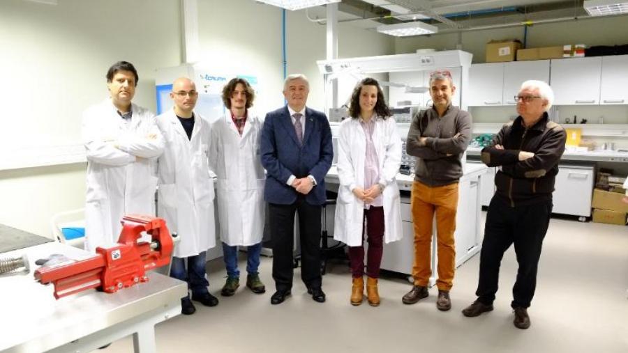 O reitor visitou o Laboratorio Láser de Aceleración e Aplicacións da USC, unha instalación singular en España