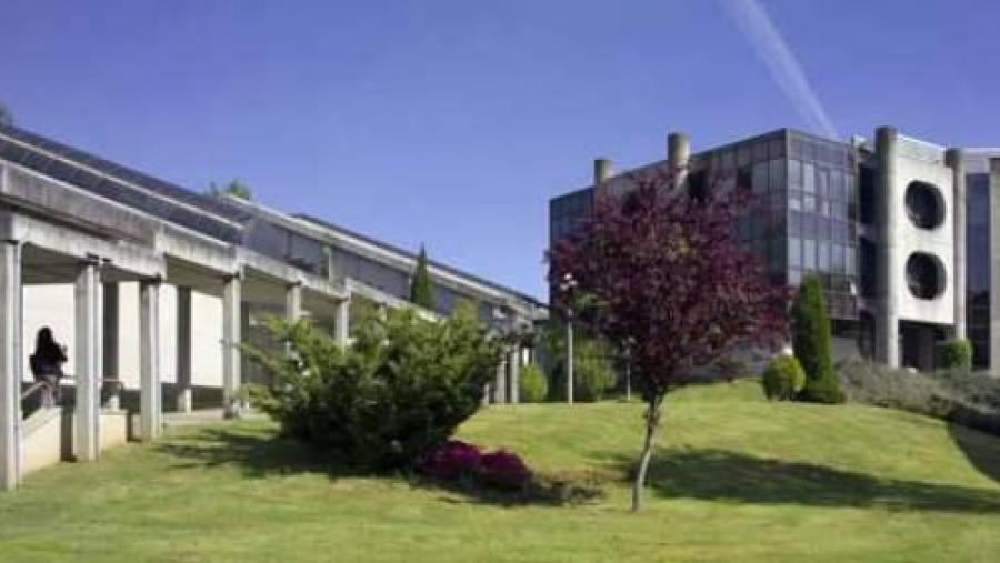 Edificio central da EPS de Enxeñaría do campus de Lugo
