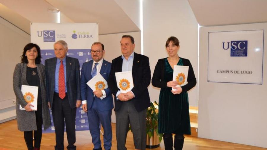 De esquerda a dereita, Montserrat Valcárcel, Álvaro Rodríguez, Antonio López, José Manuel Silva e Carlota López, tralo fallo do XIX Premio Aresa