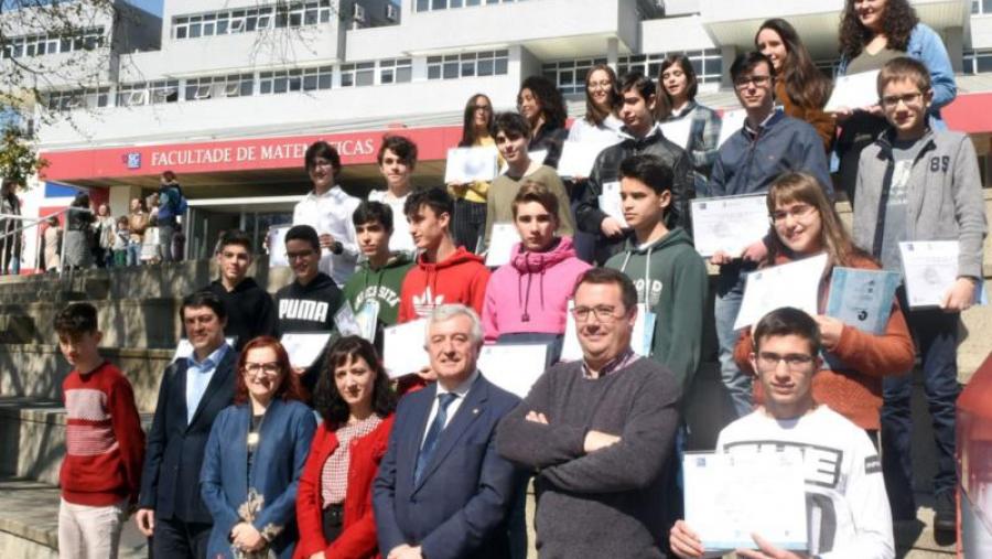 Por esta edición pasaron 21 participantes, na foto xunto cos responsables de Estalmat-Galicia