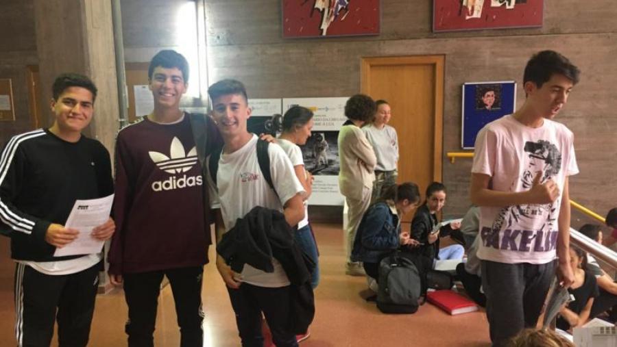 Matemáticas dálle a benvida ao alumnado que se examina das ABAU cunha exposición sobre a chegada do home á Lúa