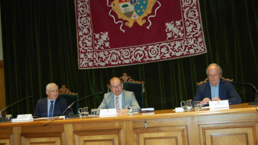 O reitor Antonio López presidiu a sesión