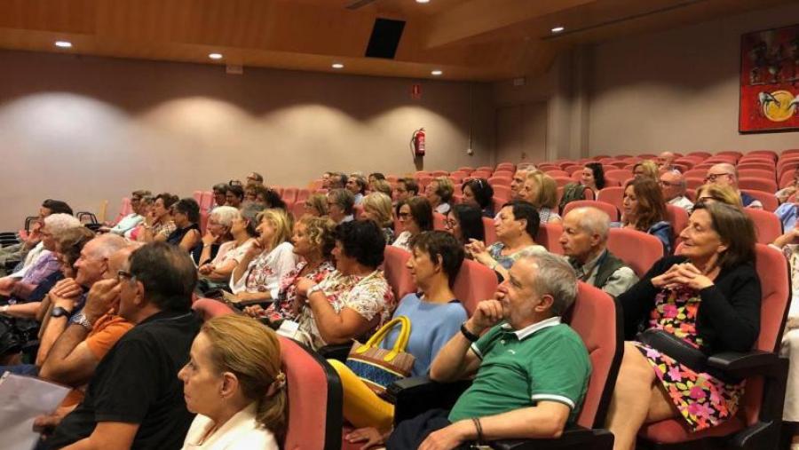 Público asistente á xornada de presentación do curso 2019-20 do IV Ciclo Universitario da USC na Facultade de Humanidades