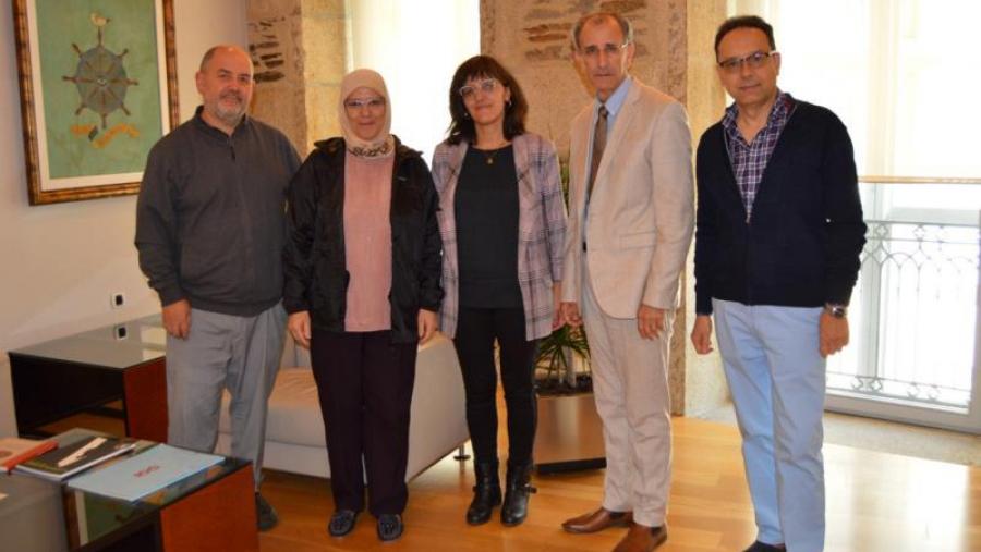 Montserrat Valcárcel, no centro, cos investigadores alxerianos convidados por Xan Neira e Jesús Varela Zapata, na Vicerreitoría de Coordinación de Lugo